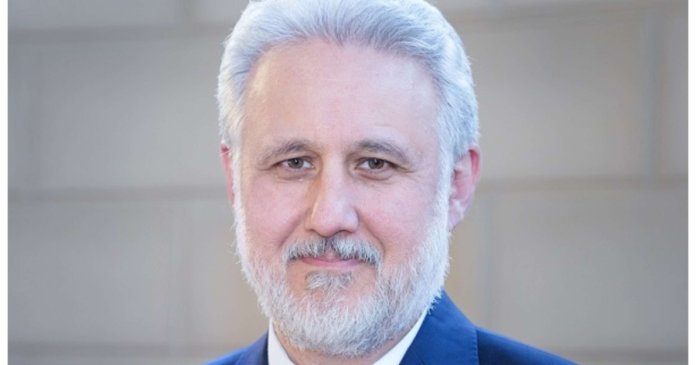 Marius Lazurcă, consilier pentru politica externă la președinție, devine de asemenea consilier pentru securitatea națională Marius Lazurcă, consilier pentru politica externă la președinție, devine de asemenea consilier pentru securitatea națională