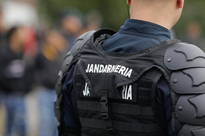 Modificare în conducerea Jandarmeriei Capitalei, după sancțiunea aplicată la protestul pentru victimele Colectiv Modificare în conducerea Jandarmeriei Capitalei, după sancțiunea aplicată la protestul pentru victimele Colectiv. Comunicatul oficial al instituției