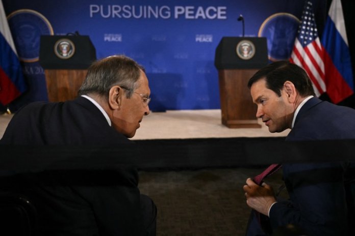 După speculațiile legate de reducerea rolului său, Lavrov reapare și declară că a primit o comunicare din partea americanilor și este deschis să se întâlnească cu Rubio.