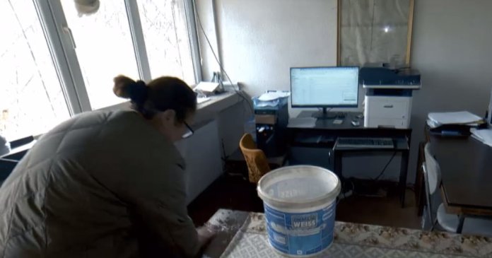 Fotografii uluitoare despre felul în care statul își abandonează angajații, care muncesc în condiții deplorabile. „Ei bine... suntem creativi”