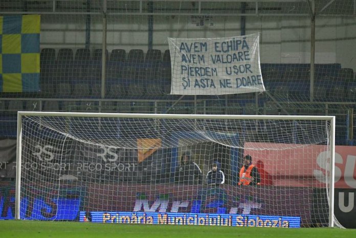 Faci haz de necaz! Banner-ul afișat la Slobozia - FCSB: „Deținem echipă, avem valoare...”