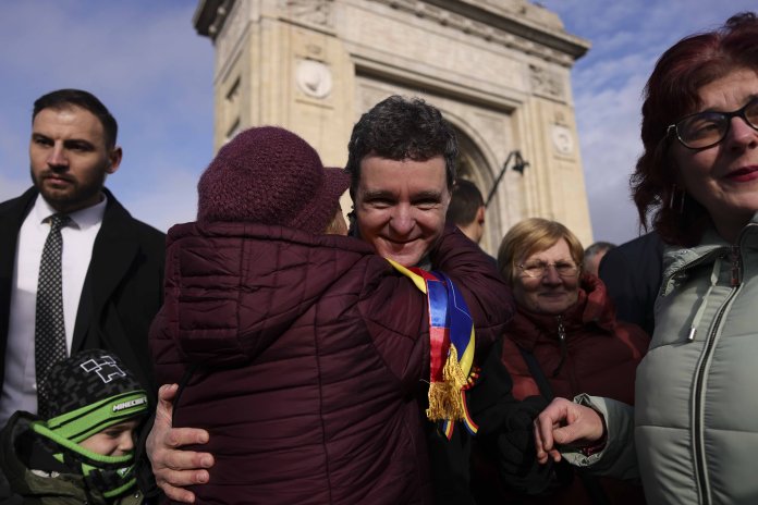 Nicușor Dan, „asediat” pe Facebook cu solicitări de a urmări documentarul Recorder „Justiție capturată”: „Poate aveți ocazia să observați unde se găsește România”