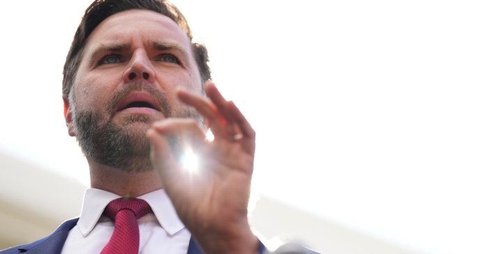 Scenariul îngrijorător pentru J.D. Vance: armele nucleare ale Franței și Marii Britanii, gestionate de politicieni islamiști „în 15 ani”