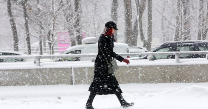 Meteorologii estimează temperaturi scăzute, ninsori și un strat de zăpadă de 9 centimetri în București. Previziunile pentru zilele următoare.