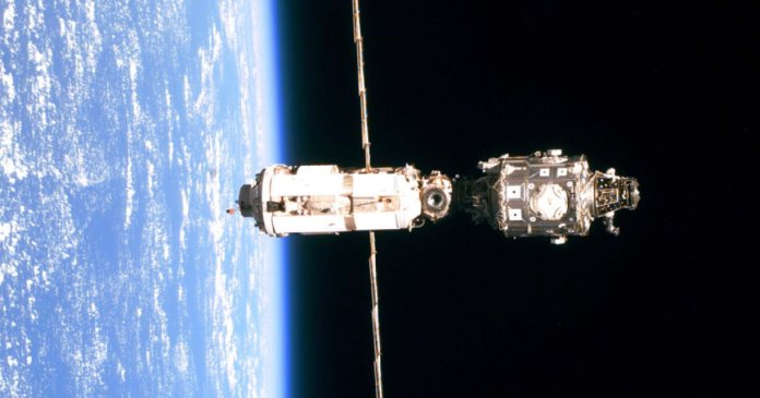 Satelitul român în incertitudine. Miruță cere asigurări înainte de lansare: „Nu alocăm 700.000 de euro doar pentru a-l vedea dispărând”