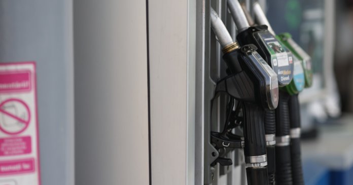 Conținutul actului normativ referitor la carburanți: Executivul fixează limite pentru marja de profit și impune restricții la exporturi. Până...