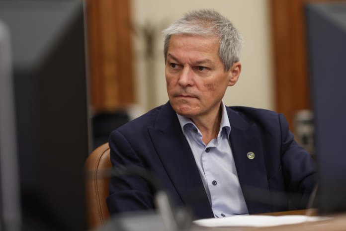 Dacian Cioloș își declară intenția de a candida pentru conducerea unei entități internaționale, susținut de Nicușor Dan.