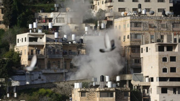 Război în Orientul Mijlociu, ziua 30: Tensiunile cresc pe fondul atacurilor purtate de rebelii Houthi, iar noi unități americane sunt desfășurate în zonă.