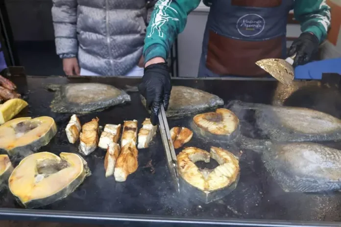 Borș de pește și mici din pește, apreciate de bucureșteni. Costul pentru un kilogram de cozonac. Borș de pește și mici din pește, apreciate de bucureșteni. Costul pentru un kilogram de cozonac.