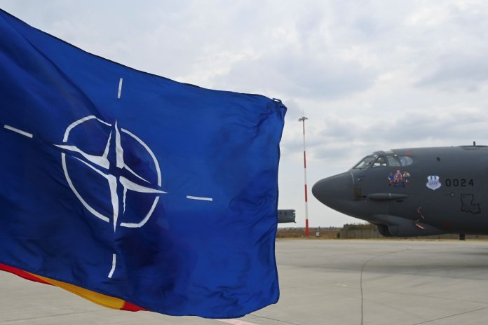 După avertizarea cu privire la retragerea din NATO, un lider european afiliat lui Trump a purtat o discuție telefonică referitoare la definirea unei noi alianțe.