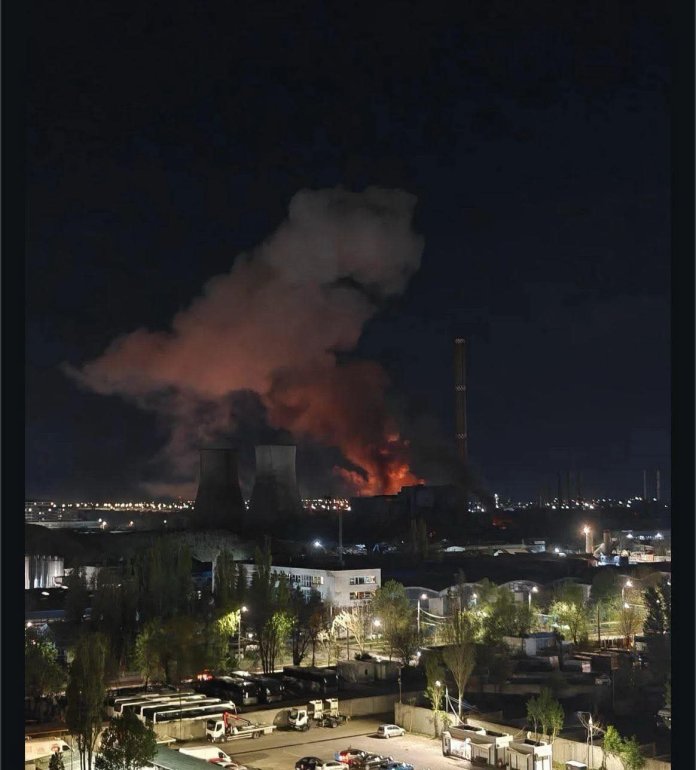 FOTOGRAFIE: Detonare intensă în partea de vest a Bucureștiului - Flăcări la CET Vest