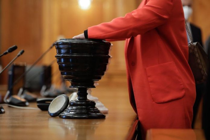 Moțiunea de cenzură PSD-AUR, expusă astăzi în sesiunea Parlamentului: Informații referitoare la conținutul moțiunii