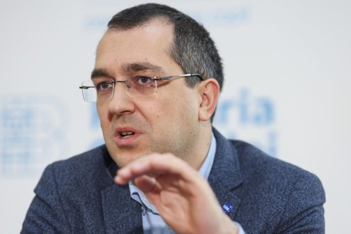 Vlad Voiculescu răspunde după ce România a fost învinsă în instanță de Pfizer în legătură cu vaccinurile și va trebui să achite 600 de milioane de euro, făcând acuzații la adresa a două persoane.