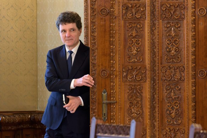 Administrația Prezidențială a semnat un contract de consultanță strategică și suport pentru relațiile cu SUA, în cuantum de 565.000 de dolari pe lună.