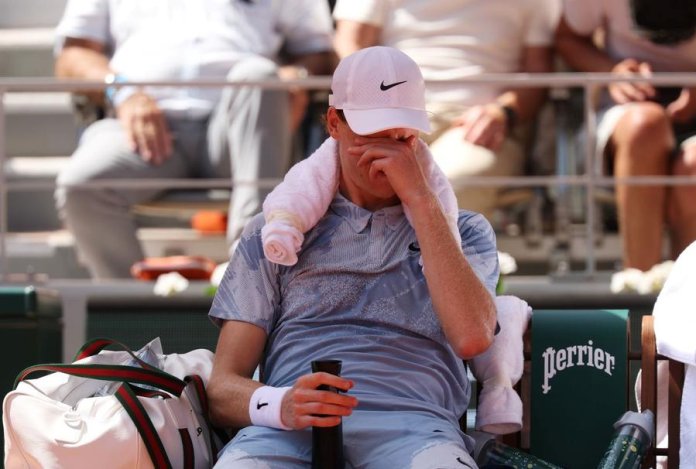 Jannik Sinner, vizibil marcat la conferința de presă după insuccesul de la Roland Garros: „Nu a fost din pricina căldurii”