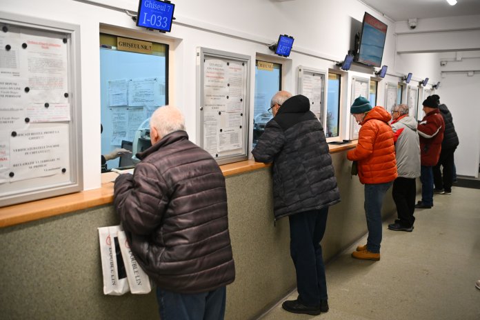Muncă în sectorul public: Aproximativ 200.000 de salariați au cel puțin două contracte de muncă. Executivul oferă „prima analiză a statului”