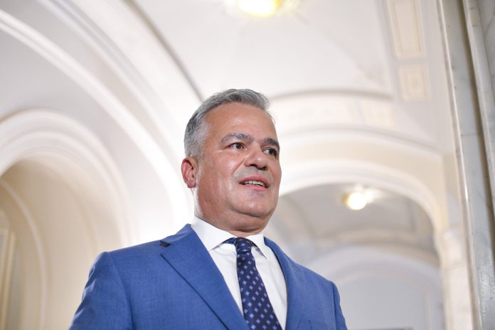 Adrian Veștea încheie lista miniștrilor și planul de guvernare / Potențiali membri ai Guvernului Veștea / UDMR a decis să se abțină de la vot / Informații: Cătălin Predoiu a demisionat din funcția de lider al PNL