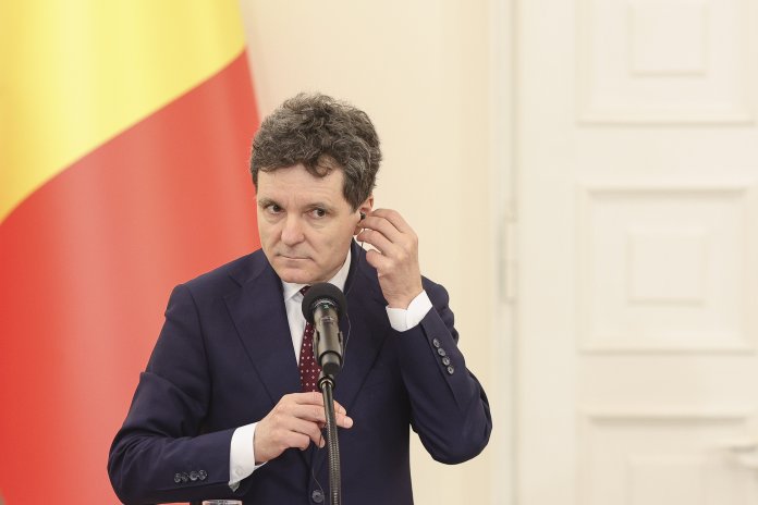 Reacția ministrului Apărării referitor la începerea urmăririi penale împotriva generalului Vlad: „O circumstanță deloc plăcută; vom evalua împreună cu președintele”