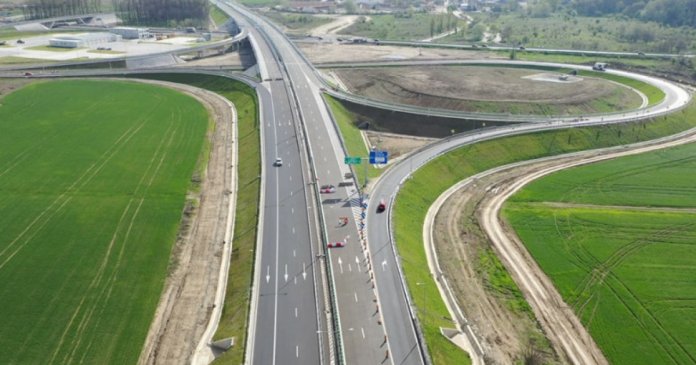 CNAIR: Totalul secțiunilor de autostradă sprijinite prin PNRR ce urmează a fi finalizate în termen. „Cu o privire râzi, cu cealaltă...”