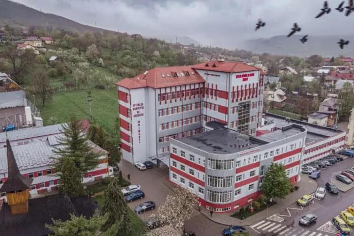 Controversa de la Spitalul Moinești după moartea unei paciente în vârstă de 50 de ani. Autoritățile sanitare au găsit nereguli serioase. Controversa de la Spitalul Moinești după moartea unei paciente în vârstă de 50 de ani. Autoritățile sanitare au găsit nereguli serioase.
