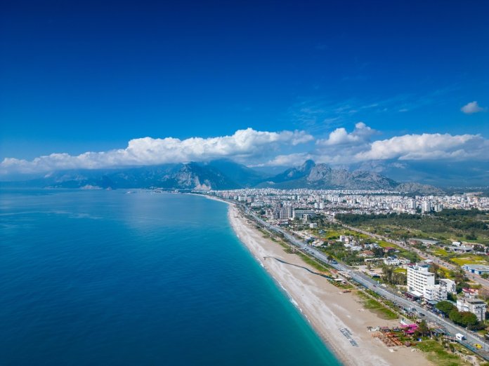 Stunning,Views,Of,The,Beach,,Mountains,And,Konyaalti,Park,In