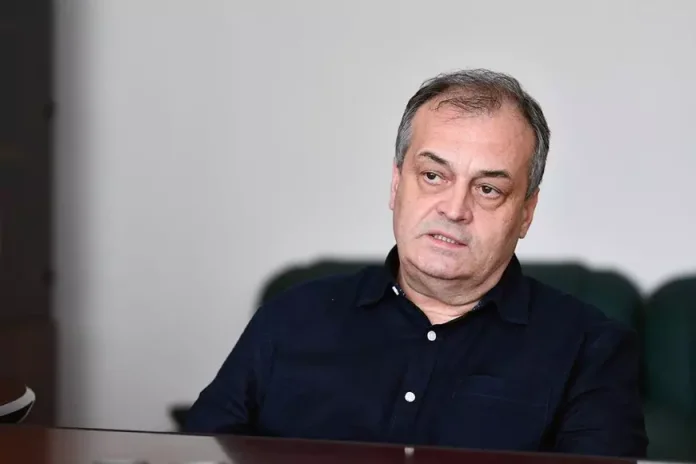 Marian Voinea, antreprenorul arestat în legătură cu scandalul de corupție din domeniul armelor, are conexiuni cu 'Ndrangheta. Marian Voinea, antreprenorul arestat în legătură cu scandalul de corupție din domeniul armelor, are conexiuni cu 'Ndrangheta.