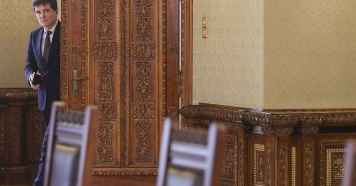 Nicuşor Dan are o întâlnire astăzi cu conducătorii vechii coaliţii pentru a discuta despre încheierea PNRR, cu mai puțin de două săptămâni...
